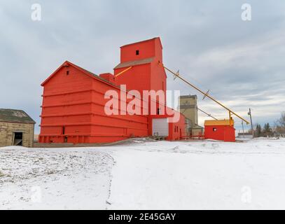 Ascensori per cereali abbandonati a Mossleigh, Alberta, Canada Foto Stock