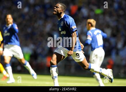 Joy of Everton's Louis Saha dopo aver segnato 1-0 gol durante la partita di calcio della fa Cup, finale, Chelsea vs Everton al Wembley Stadium di Londra, Regno Unito, il 30 maggio 2009. Chelse ha vinto 2-1. Foto di Henri Szwarc/ABACAPRESS.COM Foto Stock