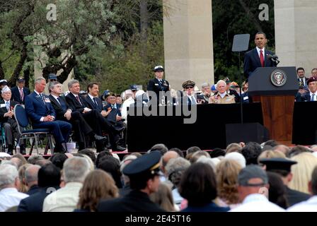 Il presidente AMERICANO Barack Obama ha pronunciato un discorso in presenza del principe britannico Charles, del primo ministro britannico Gordon Brown, del primo ministro canadese Stephen Harper e del presidente francese Nicolas Sarkozy durante il sessantacinquesimo anniversario del D-Day al cimitero e memoriale americano in Normandia a Colleville-sur-Mer, Francia, il 6 giugno 2009. Foto di Franck Castel/ABACAPRESS.COM Foto Stock