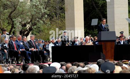 Il presidente francese Nicolas Sarkozy ha pronunciato un discorso in presenza del presidente degli Stati Uniti Barack Obama, del principe britannico Charles, del primo ministro britannico Gordon Brown, del primo ministro canadese Stephen Harper nel sessantacinquesimo anniversario del D-Day al cimitero e memoriale americano in Normandia a Colleville-sur-Mer, Francia, il 6 giugno 2009. Foto di Franck Castel/ABACAPRESS.COM Foto Stock