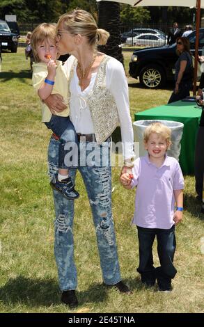 Sharon Stone arriva al "Time for Heroes" Celebrity Carnival a beneficio della Elizabeth Glaser Pediatric AIDS Foundation, che si tiene presso il Wadsworth Theater di Westwood, Los Angeles, CA, USA il 7 giugno 2009. Foto di Lionel Hahn/ABACAPRESS.COM Foto Stock