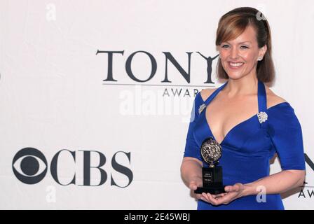 Il vincitore Alice Ripley si pone nella sessantatreesima Sala stampa annuale Tony Awards in Top of the Rock del Rockefeller Center New York City, USA il 7 giugno 2009. (Nella foto : Alice Ripley) Foto di Donna Ward/ABACAPRESS.COM Foto Stock