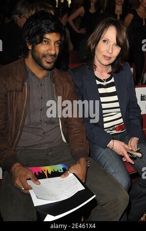 I membri della giuria, Vikash Dhorasoo e Chantal Lauby pose durante la conferenza stampa del Festival Paris Cinema presso la Cityhall di Parigi, Francia, il 12 giugno 2009. Foto di Giancarlo Gorassini/ABACAPRESS.COM Foto Stock