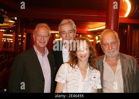 Il regista Bernard Murat, Pierre Ardisti, Sylvie Testud e Francois Berleand partecipano alla conferenza stampa per la programmazione della prossima stagione teatrale, che si terrà presso il Folies Bergere di Parigi, in Francia, il 18 giugno 2009. Foto di Denis Guignebourg/ABACAPRESS.COM Foto Stock