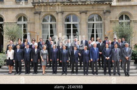 Il nuovo ministro francese della Cultura Frederic Mitterrand si pone con tutti i ministri dopo il suo primo ministro del consiglio al palazzo Elysee a Parigi, in Francia, il 24 giugno 2009. Foto di Orban-Mousse/ABACAPRESS.COM Foto Stock