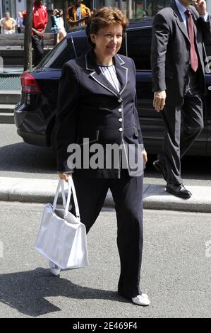 Il Ministro francese della Salute e dello Sport Roselyne Bachelot arriva per la cerimonia di consegna alla sede centrale del Ministero dello Sport a Parigi, in Francia, il 24 giugno 2009. Foto di Mehdi Taamallah/ABACAPRESS.COM Foto Stock
