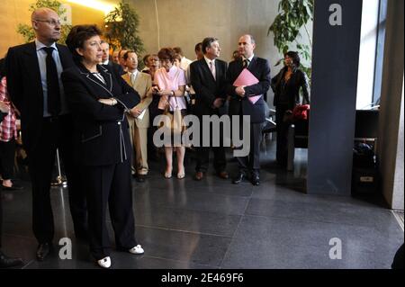 Il Ministro francese della Salute e dello Sport Roselyne Bachelot (L) e il Segretario di Stato uscente responsabile dello Sport Bernard Laporte durante la cerimonia di consegna presso la sede del Ministero dello Sport a Parigi, in Francia, il 24 giugno 2009. Foto di Mehdi Taamallah/ABACAPRESS.COM Foto Stock