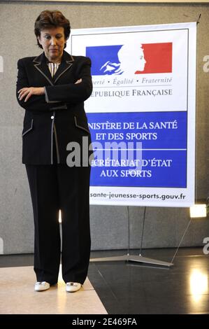 Il Ministro francese della Salute e dello Sport Roselyne Bachelot durante la cerimonia di consegna presso la sede centrale del Ministero dello Sport a Parigi, Francia, il 24 giugno 2009. Foto di Mehdi Taamallah/ABACAPRESS.COM Foto Stock