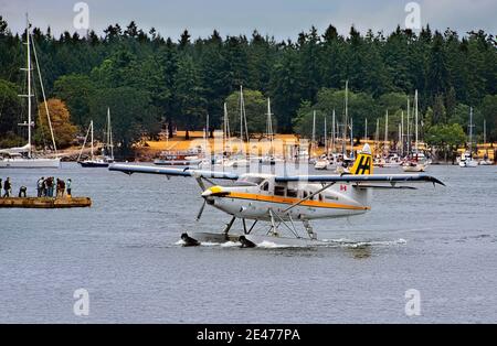 Un aereo a volo d'aereo che collega il porto di Nanaimo, sull'isola di Vancouver, British Columbia Canada. Foto Stock