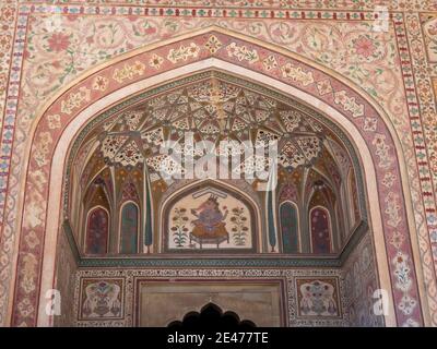 JAIPUR, INDIA - 22 MARZO 2019: Un dipinto del dio indù ganesh a forte ambra Foto Stock