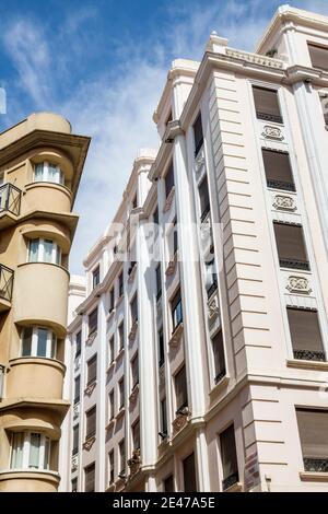 Spagna Valencia Ispanica Ciutat Vella centro storico residenziale appartamento edificio esterno finestre arrotondate angolo Foto Stock