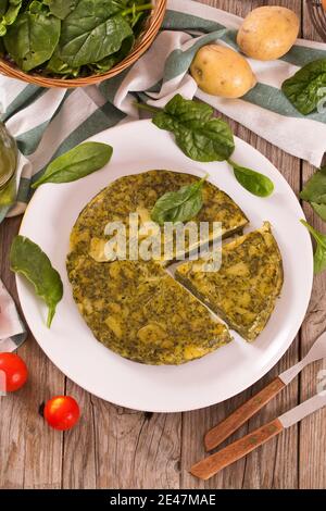 Frittata spagnola con gli spinaci. Foto Stock