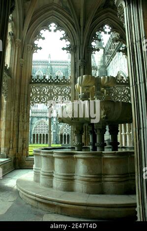 Fontana nel Monastero di Batalha in Portogallo Foto Stock