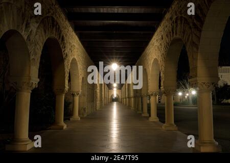 Chiostro vuoto alla Stanford University, California, USA Foto Stock