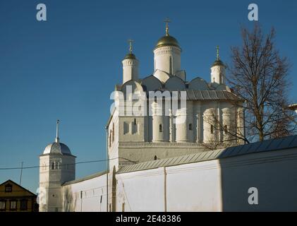 Porta di Annunciazione della Beata Vergine Maria al monastero di Santa intercessione (Pokrovsky) a Suzdal. Russia Foto Stock