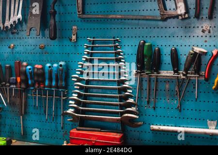 Kit attrezzi in un'officina Foto Stock