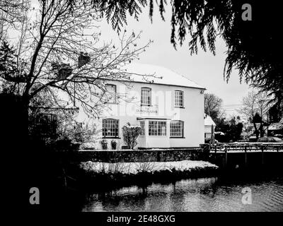 Il 18 ° secolo Dundas Arms Public House e bistrot a Kintbury, Berkshire. Foto Stock