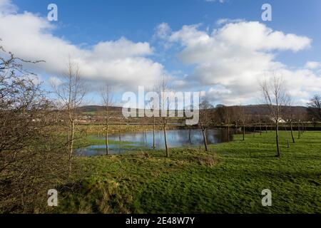 Keighley, UK Weather, 22nd Jan 2021. Flooding at Silsden near Keighley in West Yorkshire, as the River Aire bursts it's banks after snow and heavy rain. Keighley, UK. Credit: Paul Thompson/Alamy Live News Foto Stock