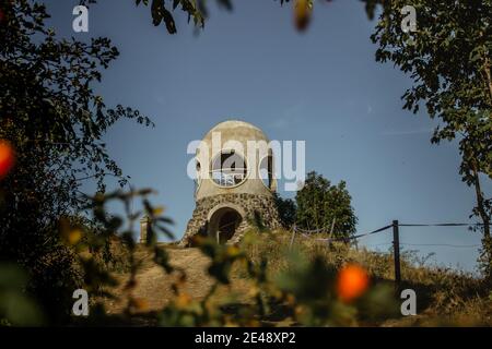 Torre di osservazione chiamata Ruzenka sulla cima della collina di Pastevni, Repubblica Ceca, vicino a Hrensko e alla Svizzera boema. Splendida vista a 360 gradi. Minuscolo Foto Stock
