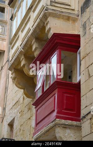 Tipico balcone maltese a la Valletta Foto Stock