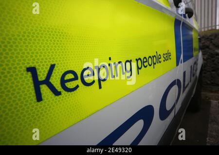 Grafica della polizia sul veicolo della polizia scozzese. Polizia la Scozia, legalmente chiamata Servizio di polizia della Scozia, è la polizia nazionale della Scozia. Foto Stock