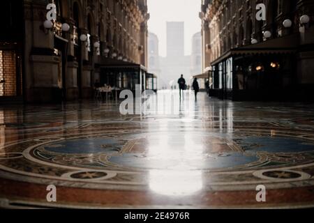 Scena tranquilla in Galleria Vittorio Emanuele II durante il 2020 Covid-19 Lockdown, Milano, Italia Foto Stock