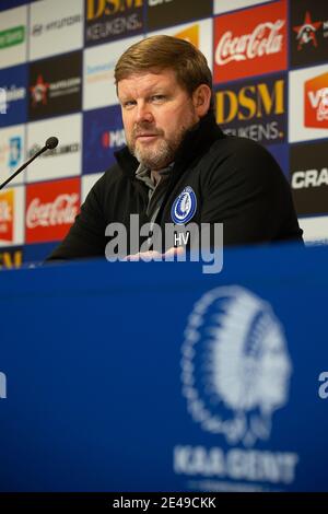 Il nuovo capo allenatore di Gent Hein Vanhaezebrouck ha ritratto durante una conferenza stampa della squadra di calcio belga KAA Gent, venerdì 22 gennaio 2021 a Gent, davanti a Foto Stock