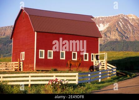 Fienile in Wallowa Valley, Hells Canyon National Scenic Byway, Oregon Foto Stock