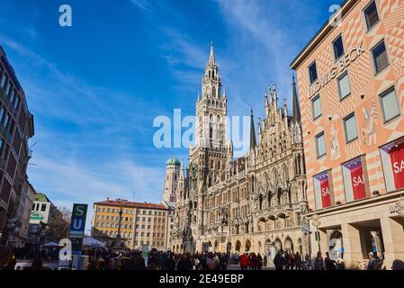 Marienplatz con Frauenkirche, Monaco, Baviera, Germania Foto Stock