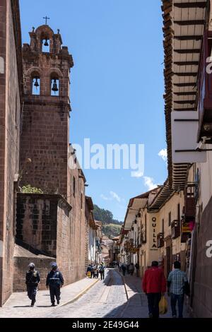 Lo storico Cusco si trova in alto nelle Ande peruviane Foto Stock