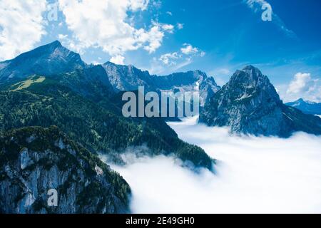 Alpspitze, Zugspitze, Waxenstein, Höllental, nebbia, Monti Wetterstein, Garmisch-Partenkirchen, veduta aerea, Werdenfelser Land, Oberland, Baviera, Germania Foto Stock