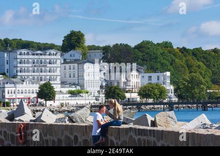 Sassnitz, alberghi Fürstenhof e Strandhotel, lungomare, mole esterna, Mar Baltico, Ostsee (Mar Baltico), Isola di Rügen, Meclemburgo-Vorpommern / Meclemburgo-Pomerania occidentale, Germania Foto Stock