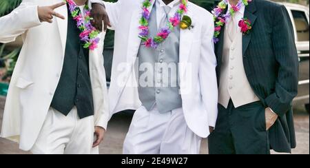 Foto ritagliata dei ragazzi di Teenage in Prom Foto Stock