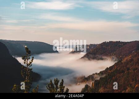 Castello di Werenwag, Nebel, alta Valle del Danubio, Alb Svevo, Baden-Wuerttemberg, Germania, Europa Foto Stock