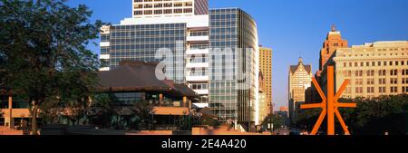 Grattacieli di una città, o'Donnell Park, Milwaukee, Wisconsin, Stati Uniti Foto Stock