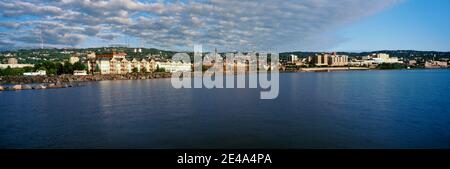 Edifici sul lungomare, Lake Superior, Duluth, Minnesota, USA Foto Stock