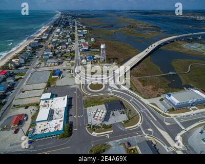 Vista aerea del Circolo del traffico a Surf City, North Carolina, sull'isola di Topsail Foto Stock