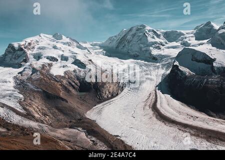 Vista panoramica sulle Alpi Vallesi, Monte Rosa e Ghiacciaio Gorner, Svizzera. Foto Stock