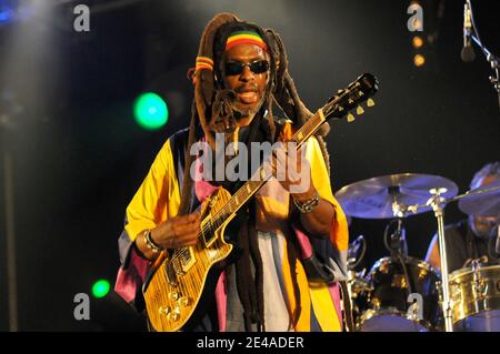 Il gruppo reggae inglese Steel Pulse si esibisce dal vivo durante il 'Furia Sound Festival', a Cergy Pontoise, vicino a Parigi, Francia, il 4 luglio 2009. Foto di Thierry Plessis/ABACAPRESS.COM Foto Stock