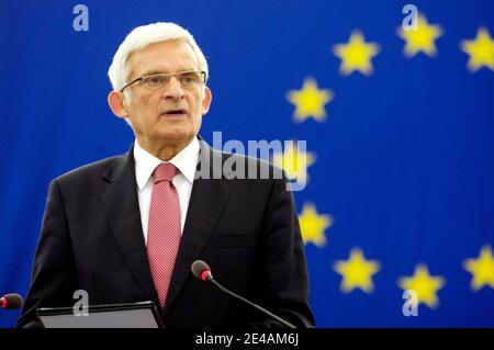 Il Presidente del Parlaiment europeo Jerzy Buzek viene raffigurato il 14 luglio 2009 durante la sessione di apertura al Parlamento europeo a Strasburgo, Francia orientale. Foto di Antoine/ABACAPRESS.COM Foto Stock