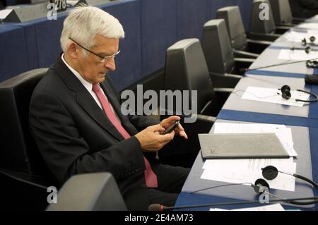 Il Presidente del Parlaiment europeo Jerzy Buzek viene raffigurato il 14 luglio 2009 durante la sessione di apertura al Parlamento europeo a Strasburgo, Francia orientale. Foto di Antoine/ABACAPRESS.COM Foto Stock