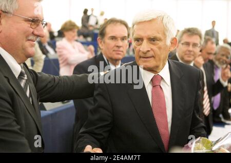 Il Presidente del Parlaiment europeo Jerzy Buzek viene raffigurato il 14 luglio 2009 durante la sessione di apertura al Parlamento europeo a Strasburgo, Francia orientale. Foto di Antoine/ABACAPRESS.COM Foto Stock