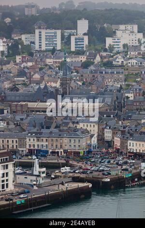 Vista elevata di una città, Fecamp, dipartimento della Senna Marittima, Normandia, Francia Foto Stock