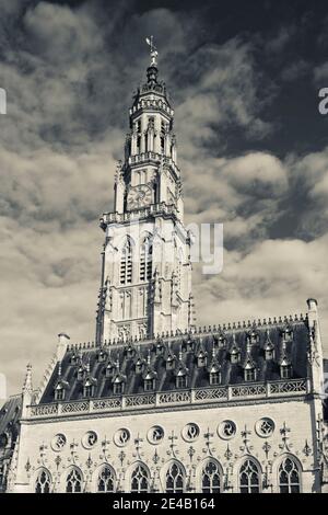 Vista dal basso angolo del Municipio, Arras, Pas-De-Calais, Nord-Pas-De-Calais, Francia Foto Stock