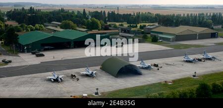 La base aerea militare 103 (BA 103) vicino Cambrai, Nord della Francia, 11 agosto 2009. Qui aerei da combattimento militari Mirages 2000 B e C appartenenti ha uno squadrone della forza aerea della lotta. Foto di Mikael Libert/ABACAPRESS.COM Foto Stock