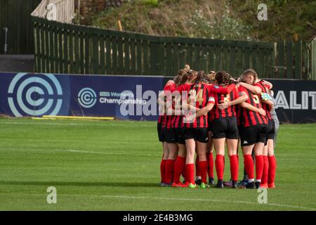 Lewes, Regno Unito. 24 gennaio 2021. Lewes huddle in testa alla partita del Campionato Femminile tra Lewes e Liverpool alla Dripping Pan di Lewes. Credit: SPP Sport Press Photo. /Alamy Live News Foto Stock