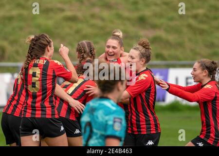 Lewes, Regno Unito. 24 gennaio 2021. Lewes festeggia il loro equalizzatore durante la partita del FA Women's Championship tra Lewes e Liverpool alla Dripping Pan di Lewes. Credit: SPP Sport Press Photo. /Alamy Live News Foto Stock