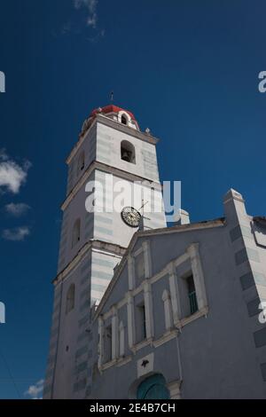 Vista a basso angolo di una chiesa, Chiesa Parrocchiale dello Spirito Santo, Sancti Spiritus, Provincia Sancti Sp rituus, Cuba Foto Stock