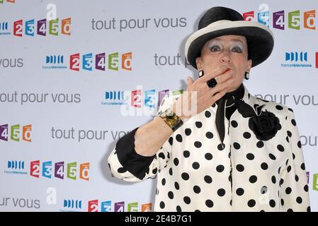 Genevieve De Fontenay arriva alla conferenza stampa annuale del gruppo France Televisions a Parigi, in Francia, il 27 agosto 2009. Foto di Gorassini-Nebinger/ABACAPRESS.COM Foto Stock