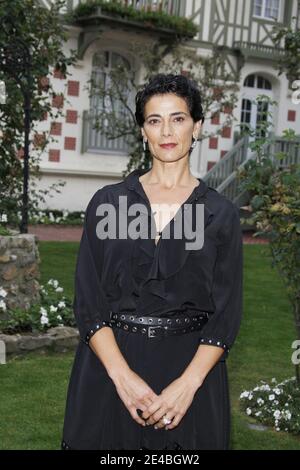 ESCLUSIVO. L'attrice, regista e sceneggiatore palestinese Hiam Abbass pone per il nostro fotografo al Normandy Hotel durante il 35° Festival del Cinema Americano a Deauville, in Normandia, in Francia, il 9 settembre 2009. Foto di Denis Guignebourg/ABACAPRESS.COM Foto Stock